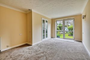 LIVING ROOM- click for photo gallery